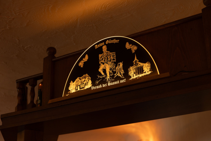 Ein beleuchteter Schwippbogen